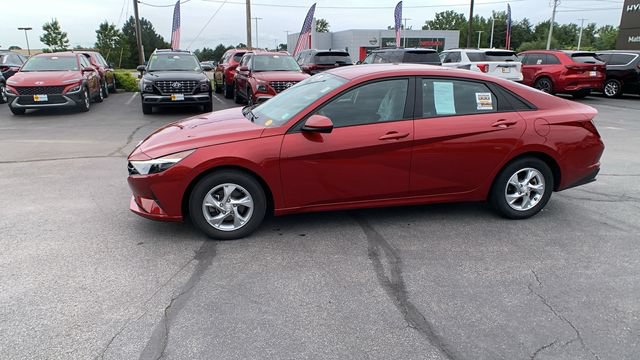 Used 2023 Hyundai Elantra SE FWD image 2