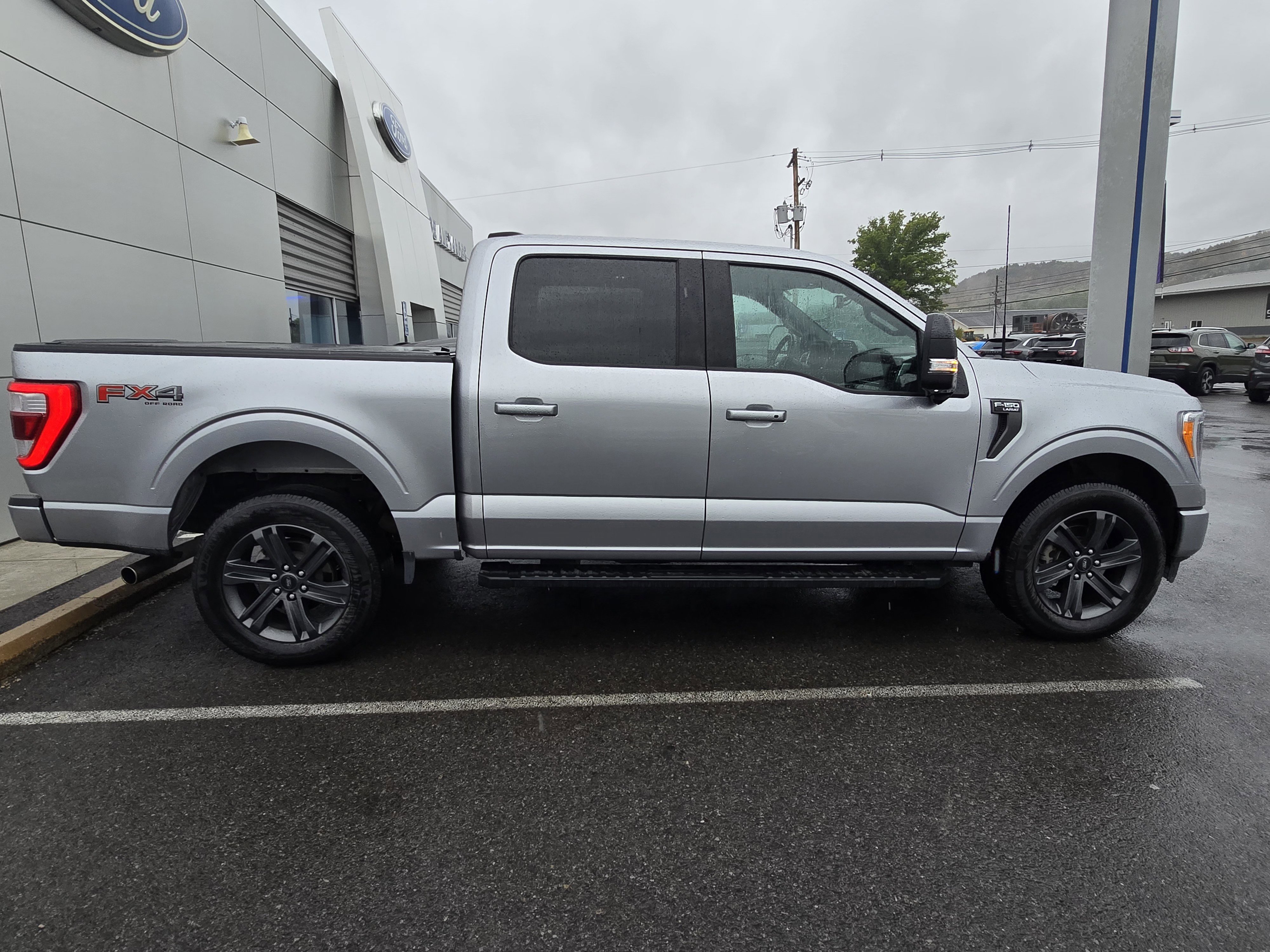 Used 2023 Ford F150 Lariat image 2