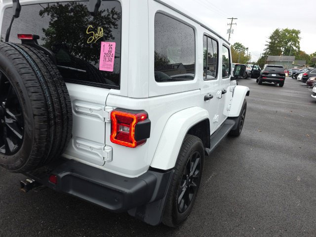 Used 2024 Jeep Wrangler Unlimited Sahara w/ Technology Group AWD/4WD image 8