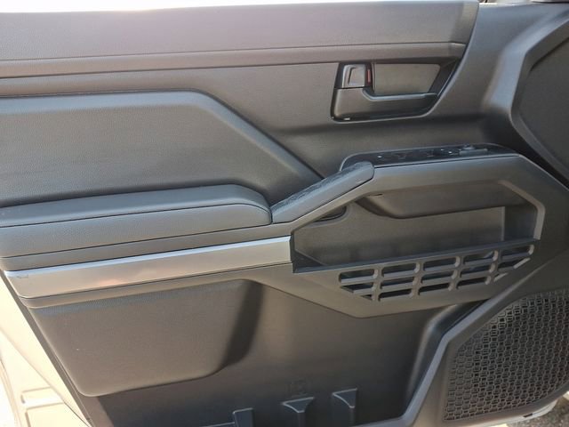 Used 2025 Toyota Tacoma SR5 AWD/4WD image 12