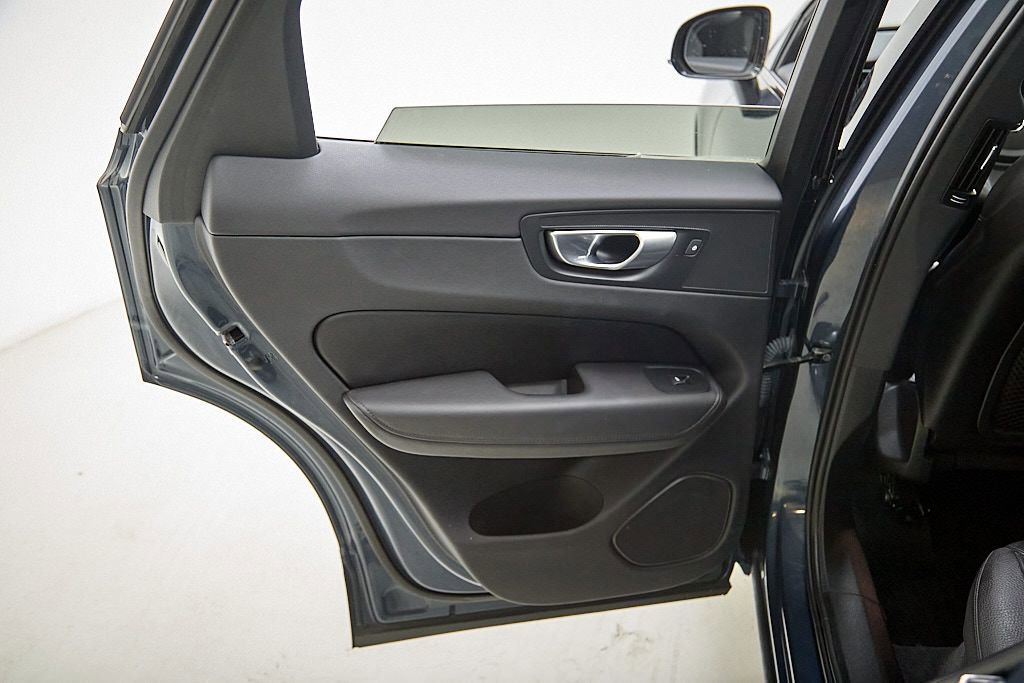 Certified 2024 Volvo XC60 B5 Plus w/ Climate Package image 20