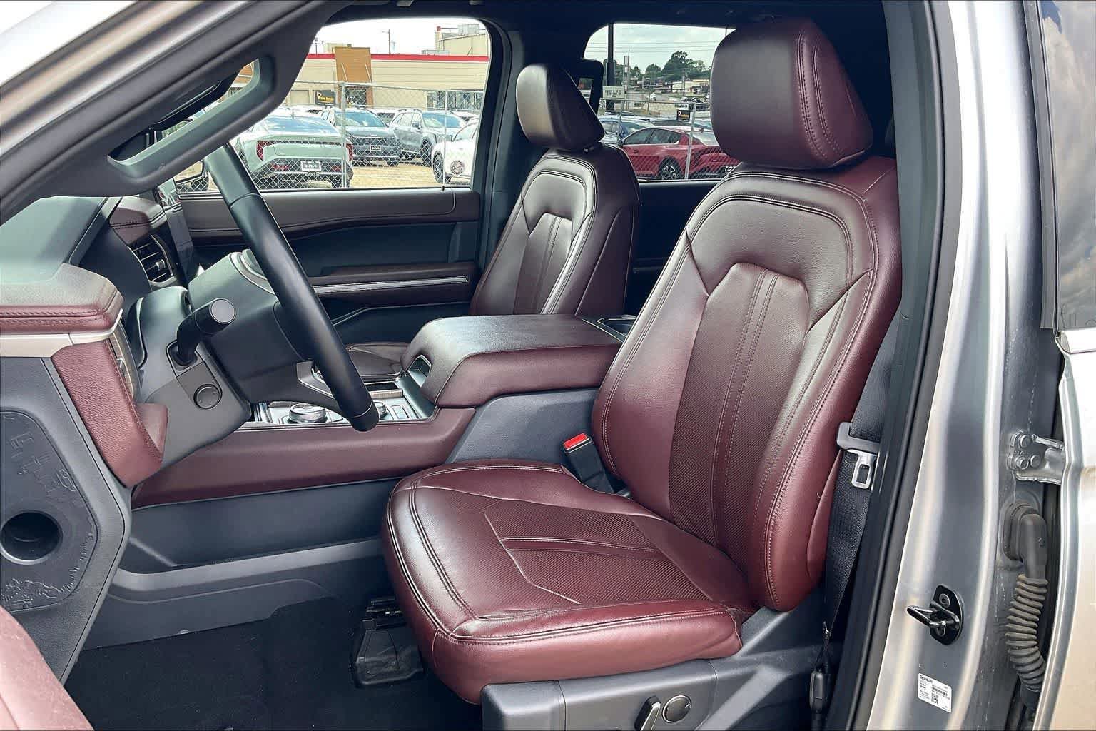 Used 2024 Ford Expedition Limited image 11