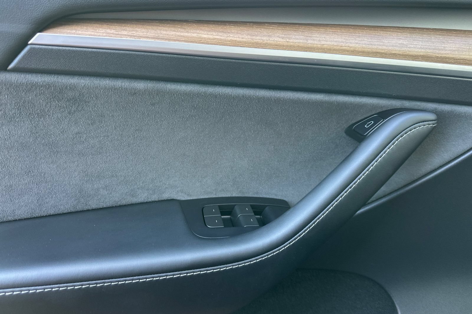Used 2024 Tesla Model Y Long Range AWD/4WD image 11