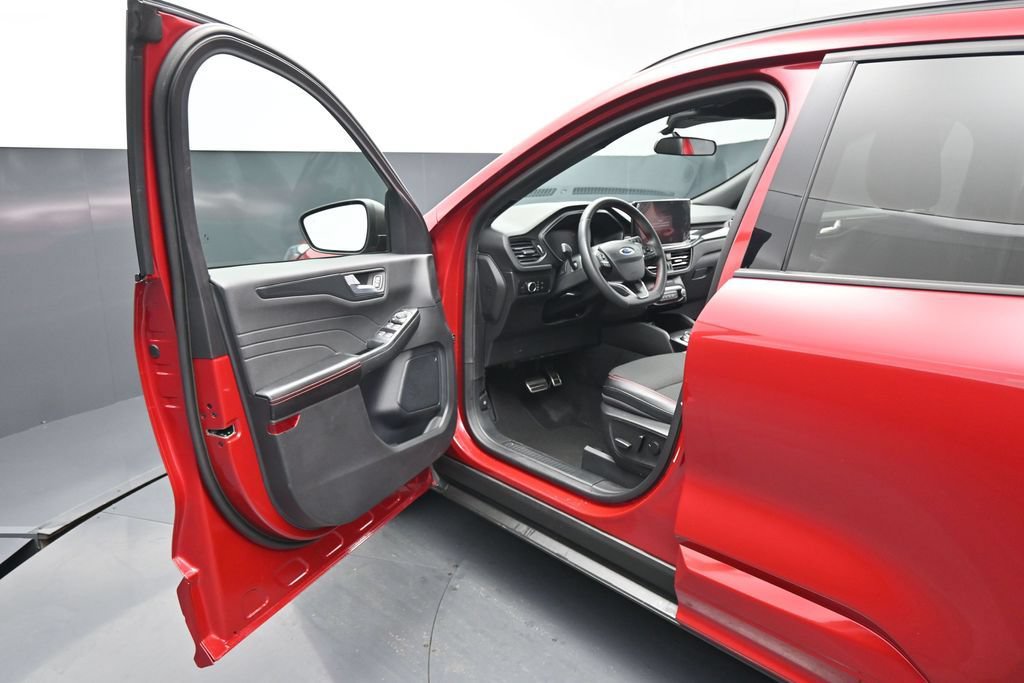 Used 2023 Ford Escape ST-Line w/ Tech Pack #1 FWD image 9