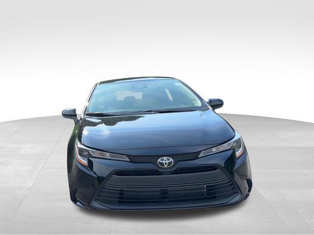Used 2025 Toyota Corolla LE image 2