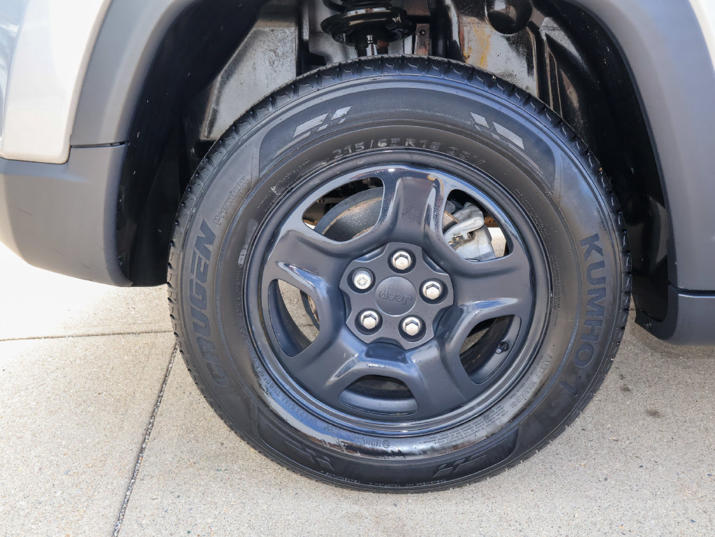 Used 2019 Jeep Compass Sport FWD image 9