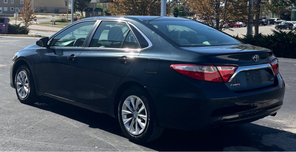 Used 2015 Toyota Camry LE image 3