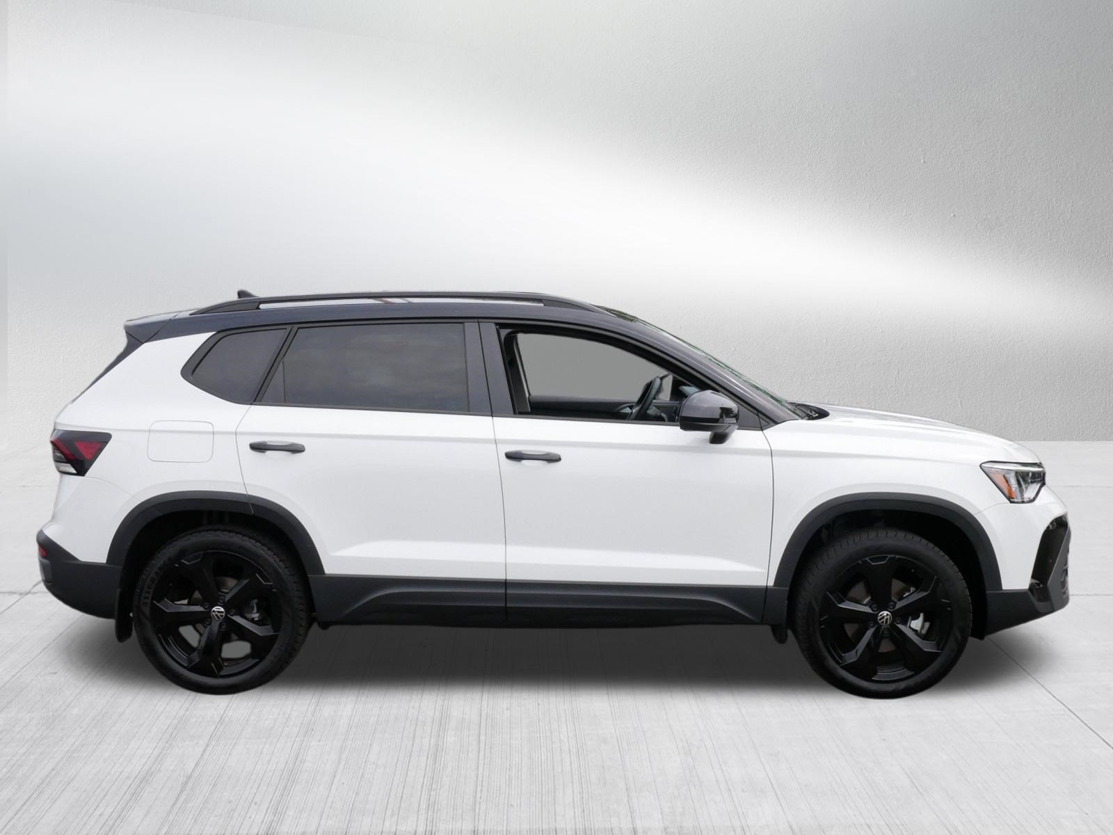 Certified 2025 Volkswagen Taos SE AWD/4WD image 8