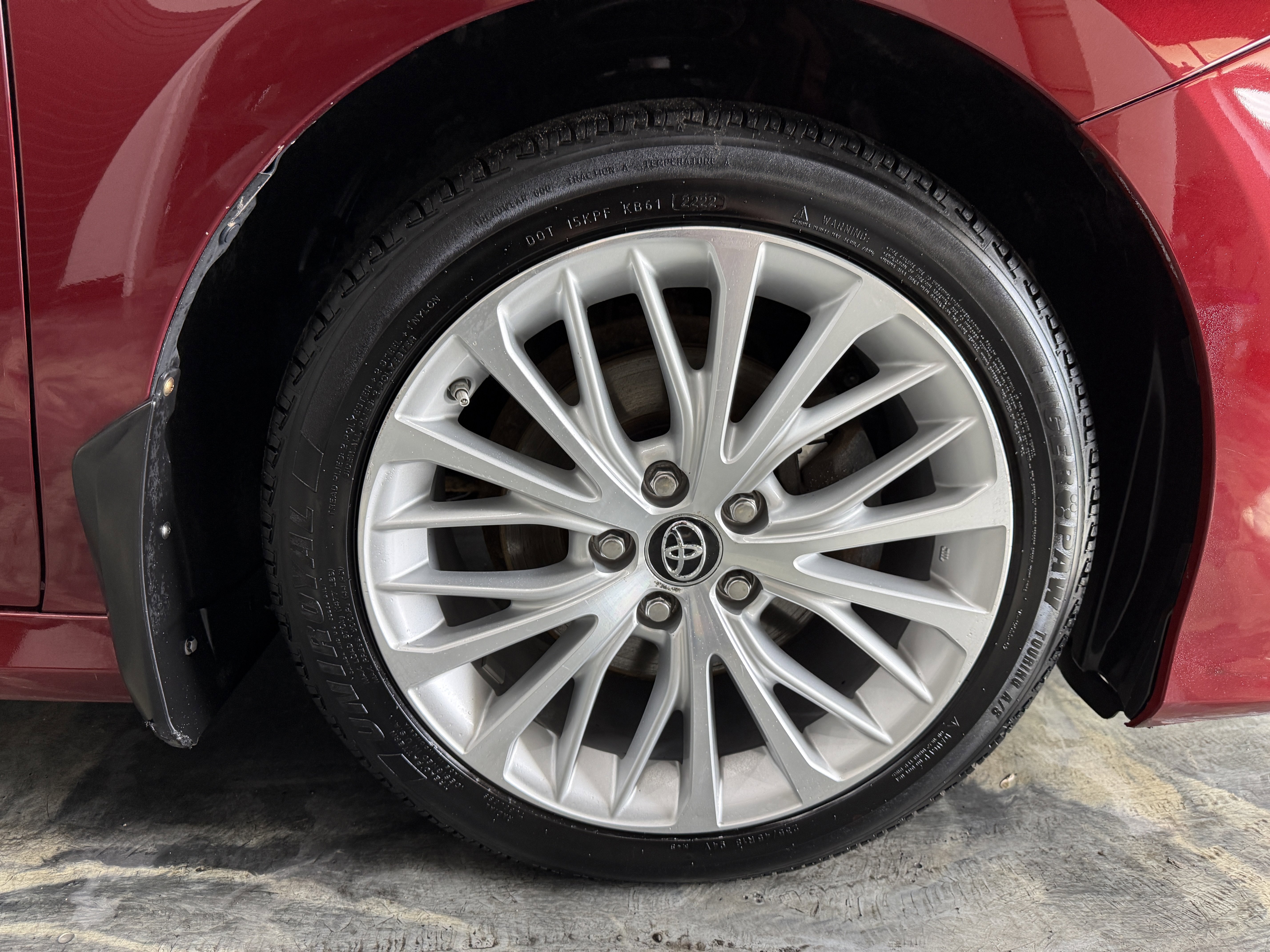 Used 2018 Toyota Camry XLE FWD image 29