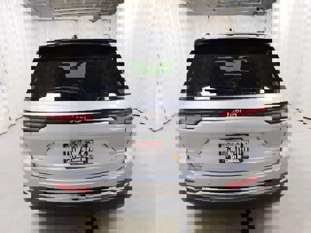 Used 2022 Jeep Grand Cherokee Laredo image 5