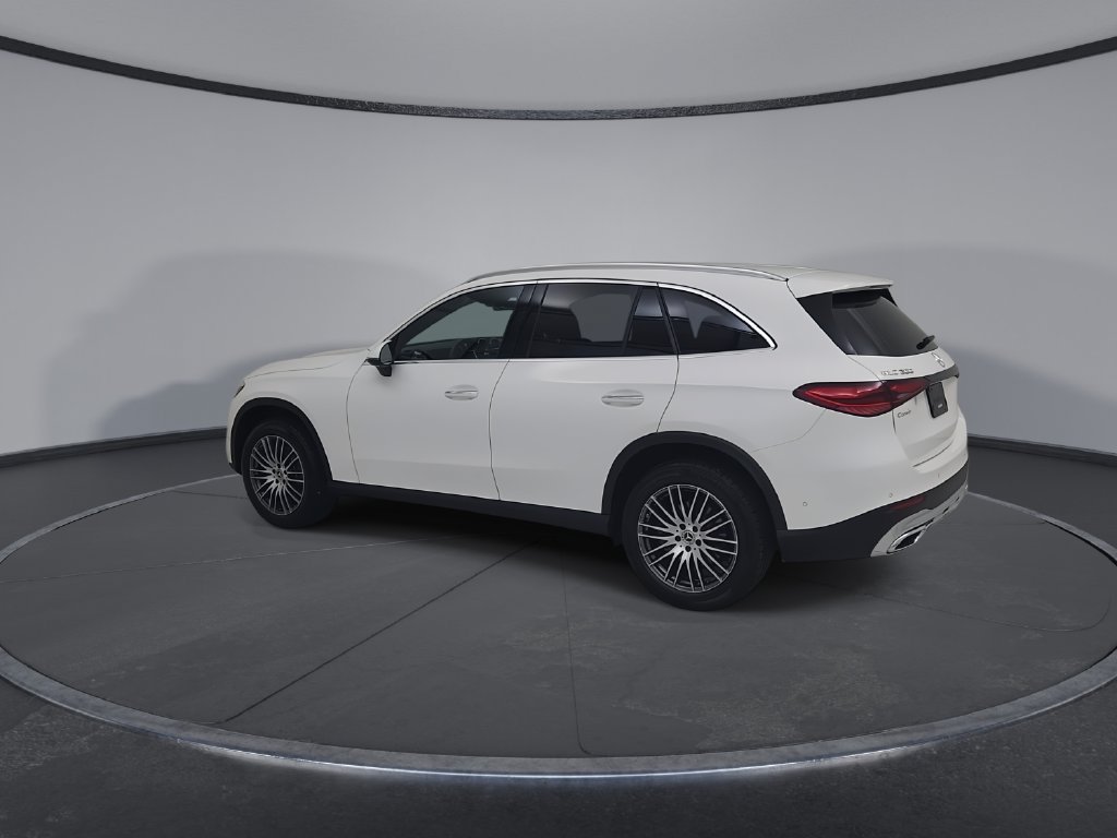 Used 2025 Mercedes-Benz GLC 300 4MATIC image 12
