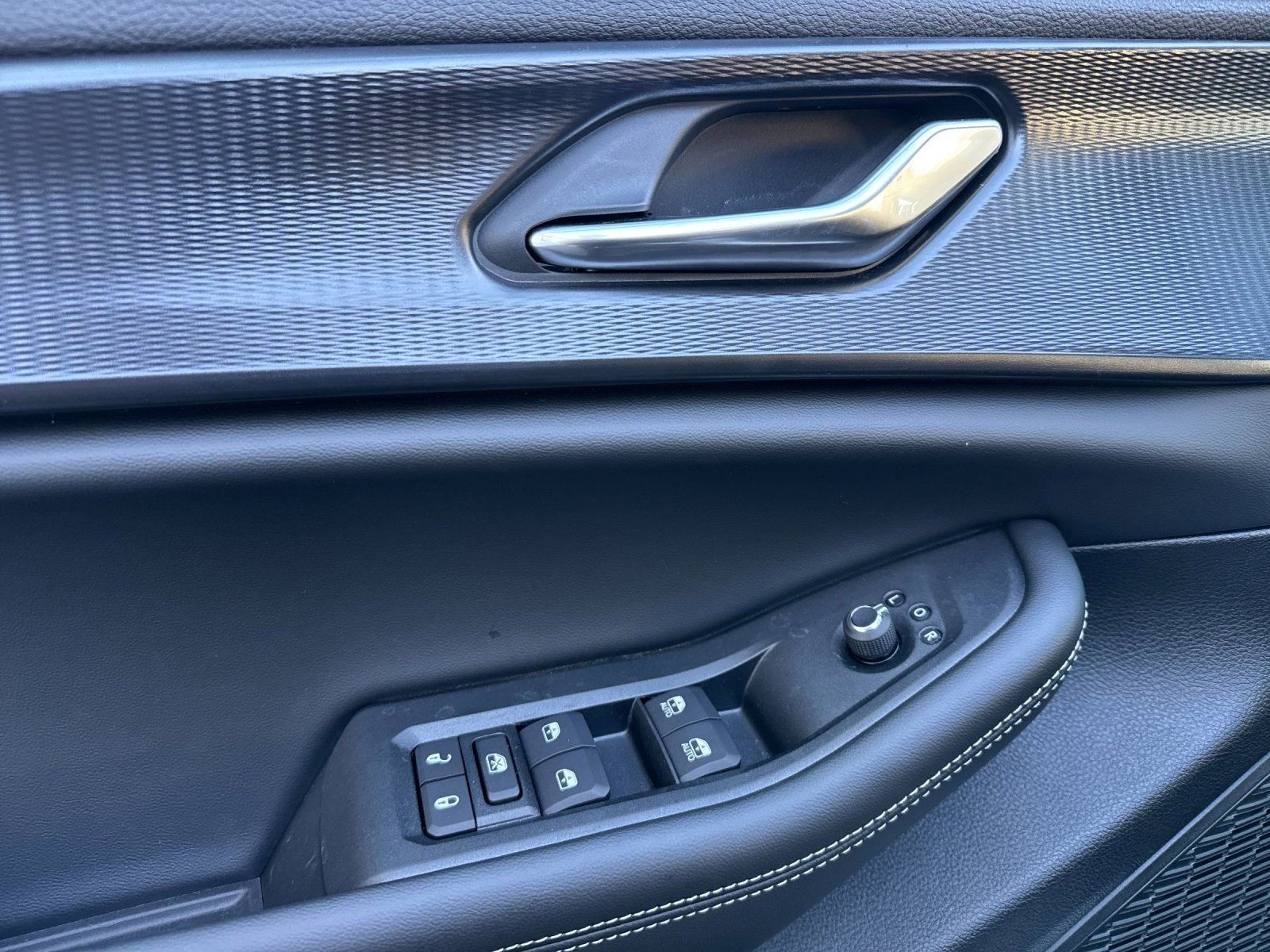 New 2025 Jeep Grand Cherokee Altitude w/ Trailer Tow Package image 11