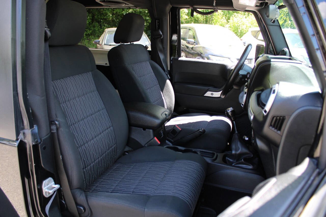 Used 2011 Jeep Wrangler Rubicon w/ Dual Top Group AWD/4WD image 26