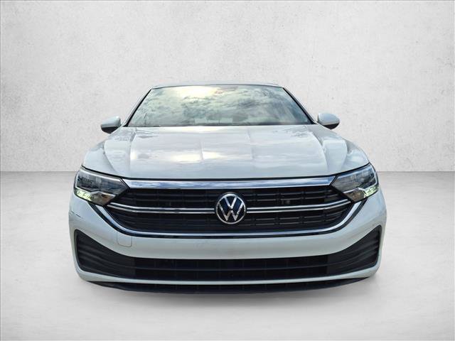 Used 2023 Volkswagen Jetta SE w/ Panoramic Sunroof Package FWD image 2