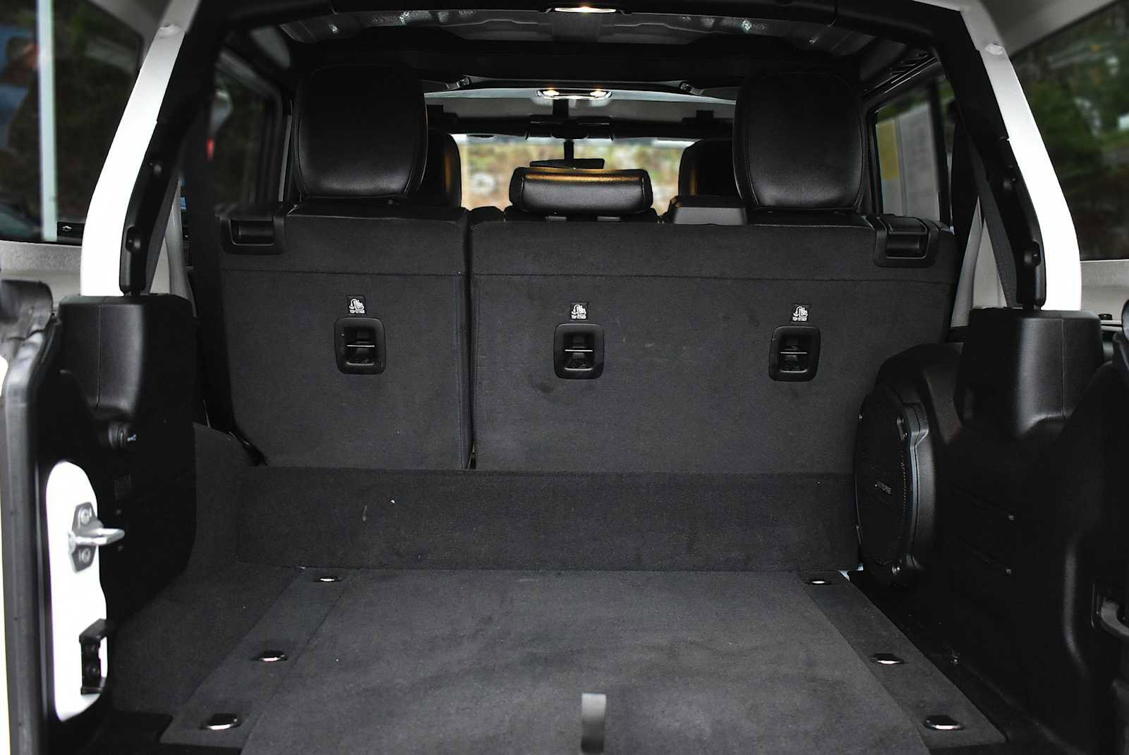 Used 2023 Jeep Wrangler Unlimited Sahara image 9