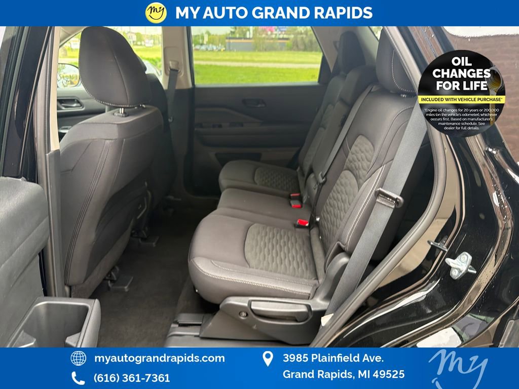 Used 2025 Nissan Pathfinder SV AWD/4WD image 27