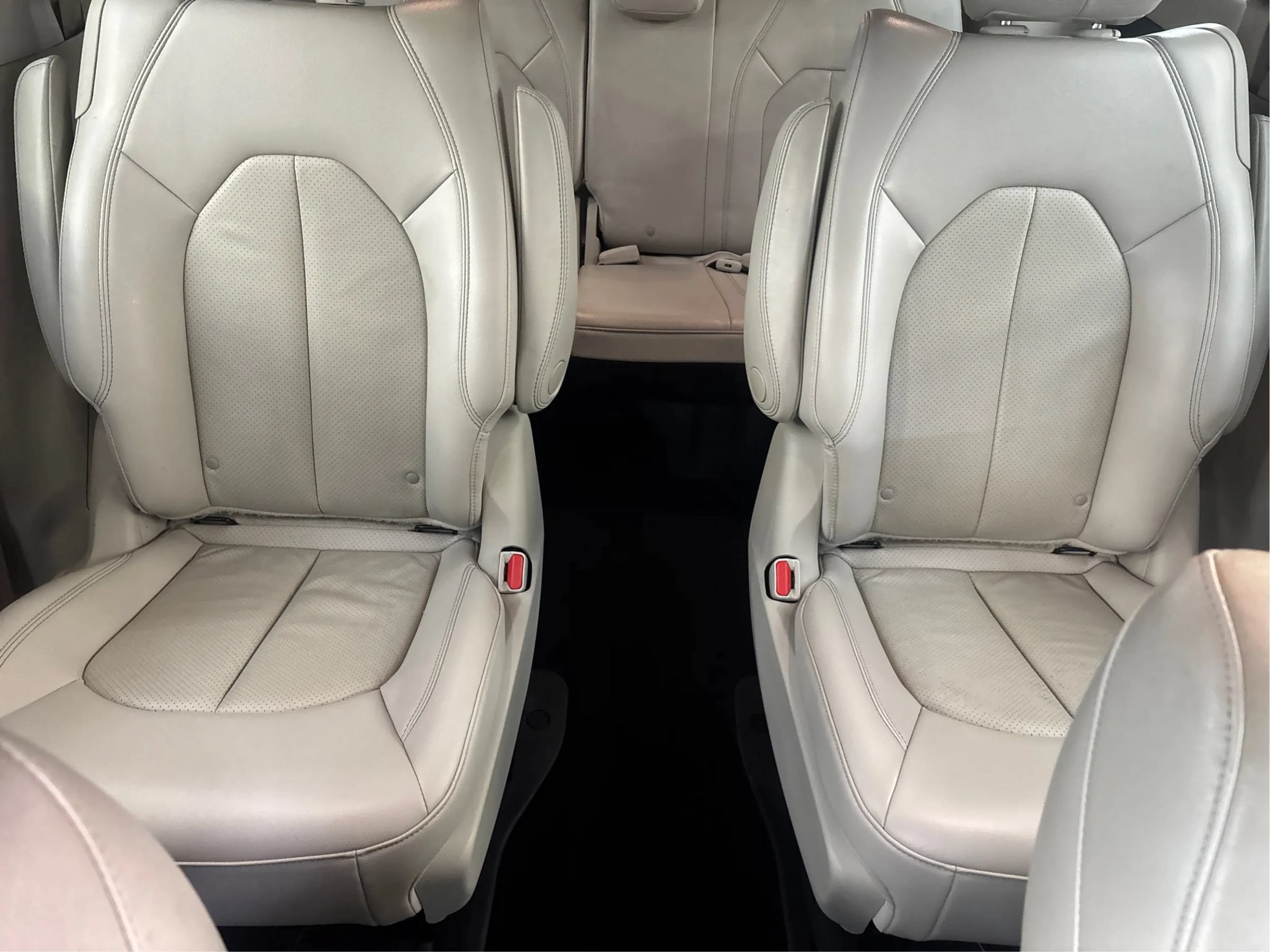 Used 2020 Chrysler Pacifica Touring-L FWD image 47