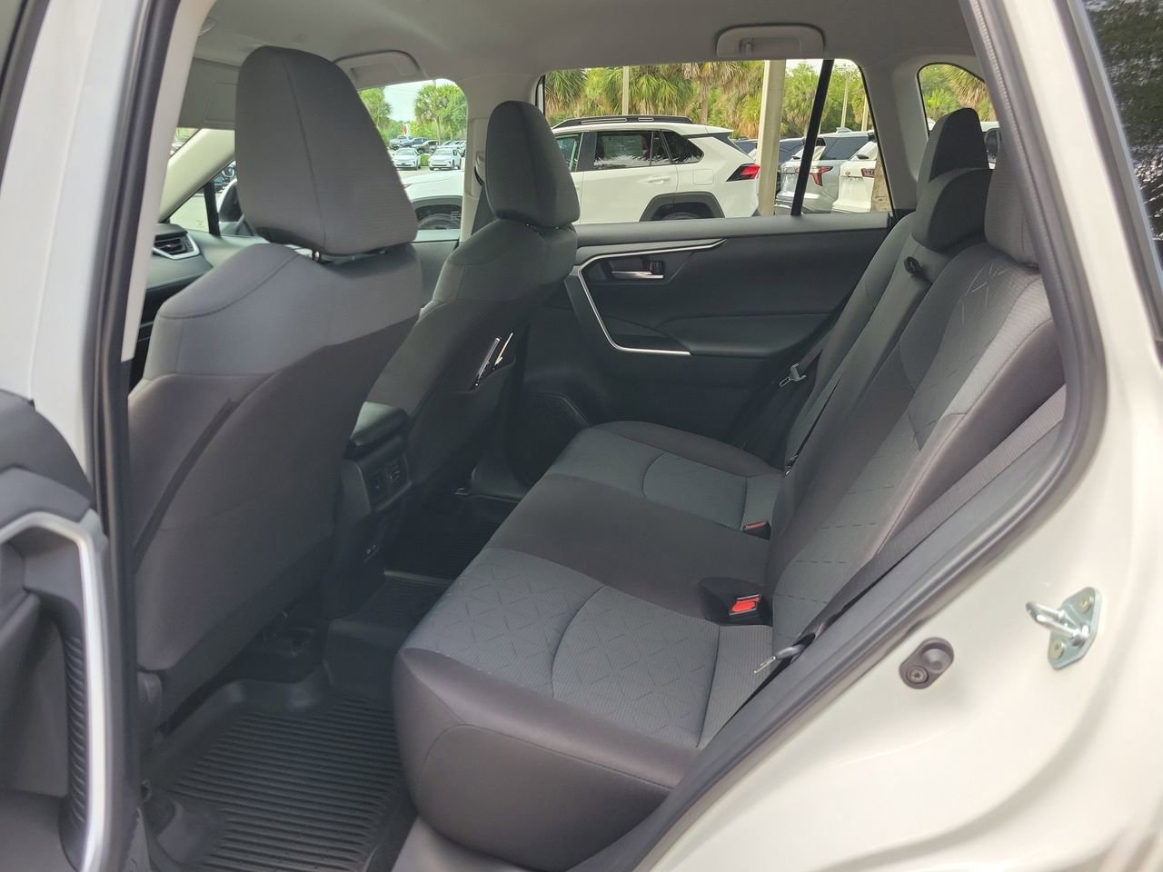 Used 2025 Toyota RAV4 XLE AWD/4WD image 10