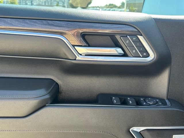 Used 2024 Chevrolet Silverado 1500 LTZ w/ LTZ Premium Package AWD/4WD image 15