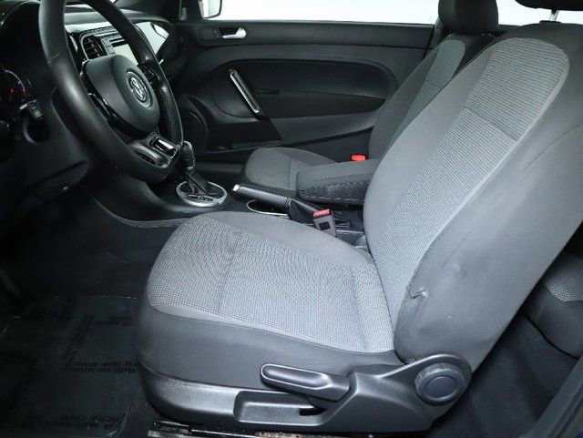Used 2018 Volkswagen Beetle 2.0T S FWD image 17