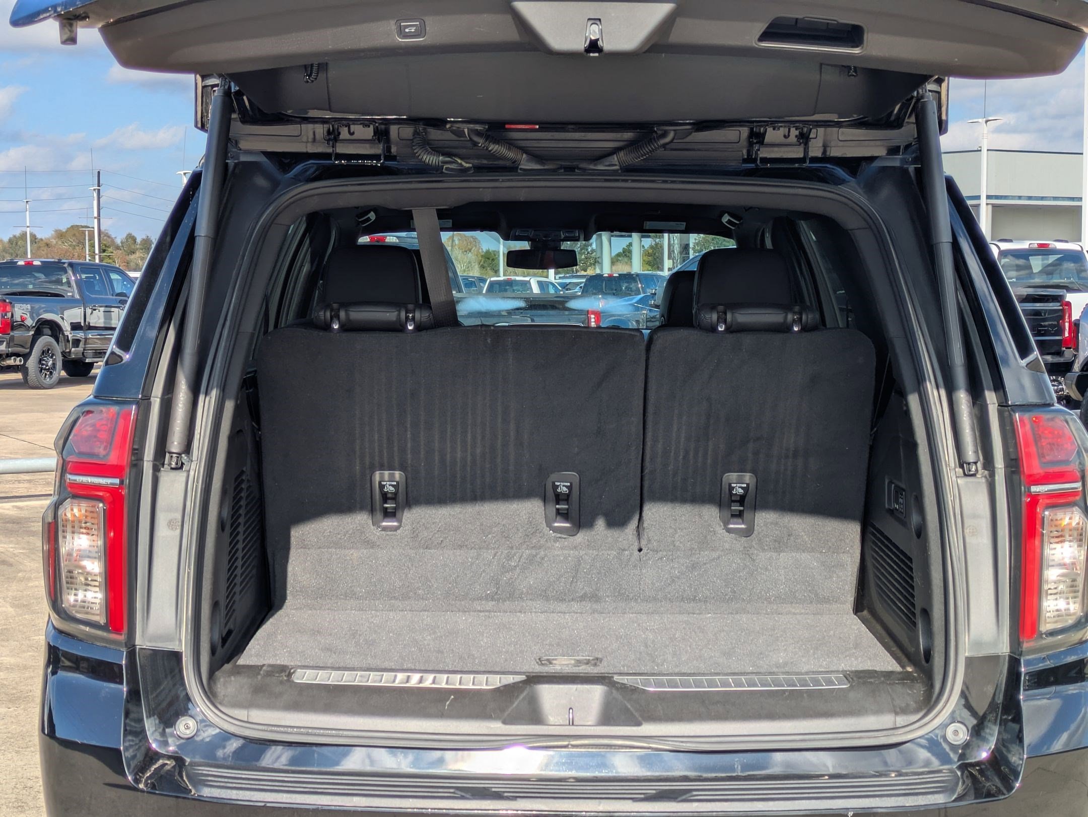 Used 2022 Chevrolet Tahoe Z71 w/ Luxury Package image 31