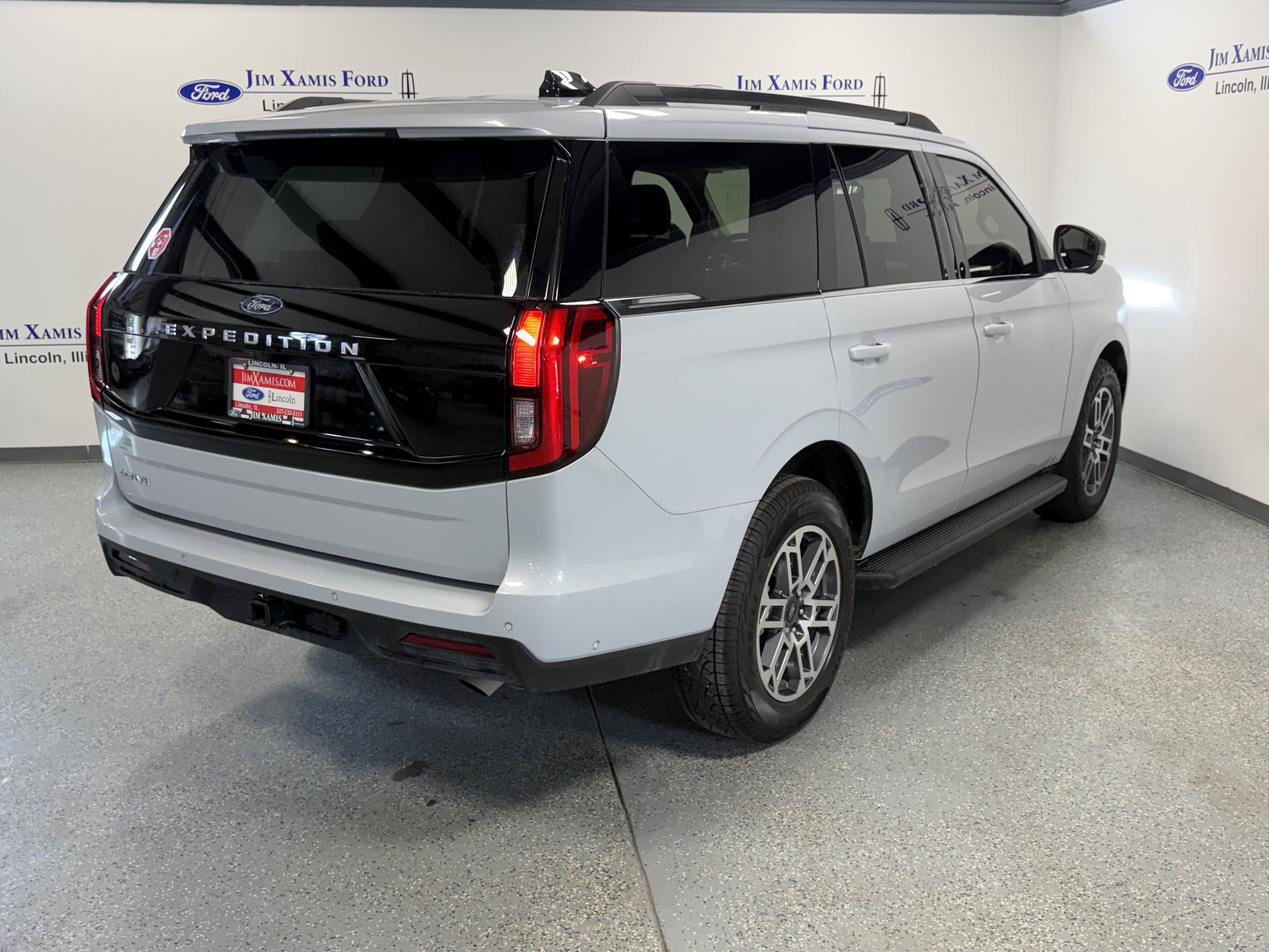 Used 2025 Ford Expedition Active AWD/4WD image 38