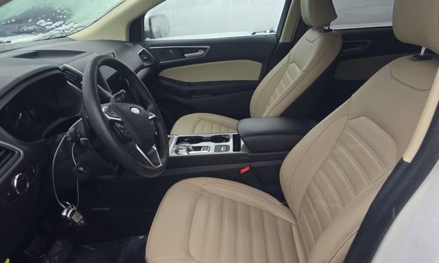 Used 2024 Ford Edge SEL w/ Convenience Package image 4