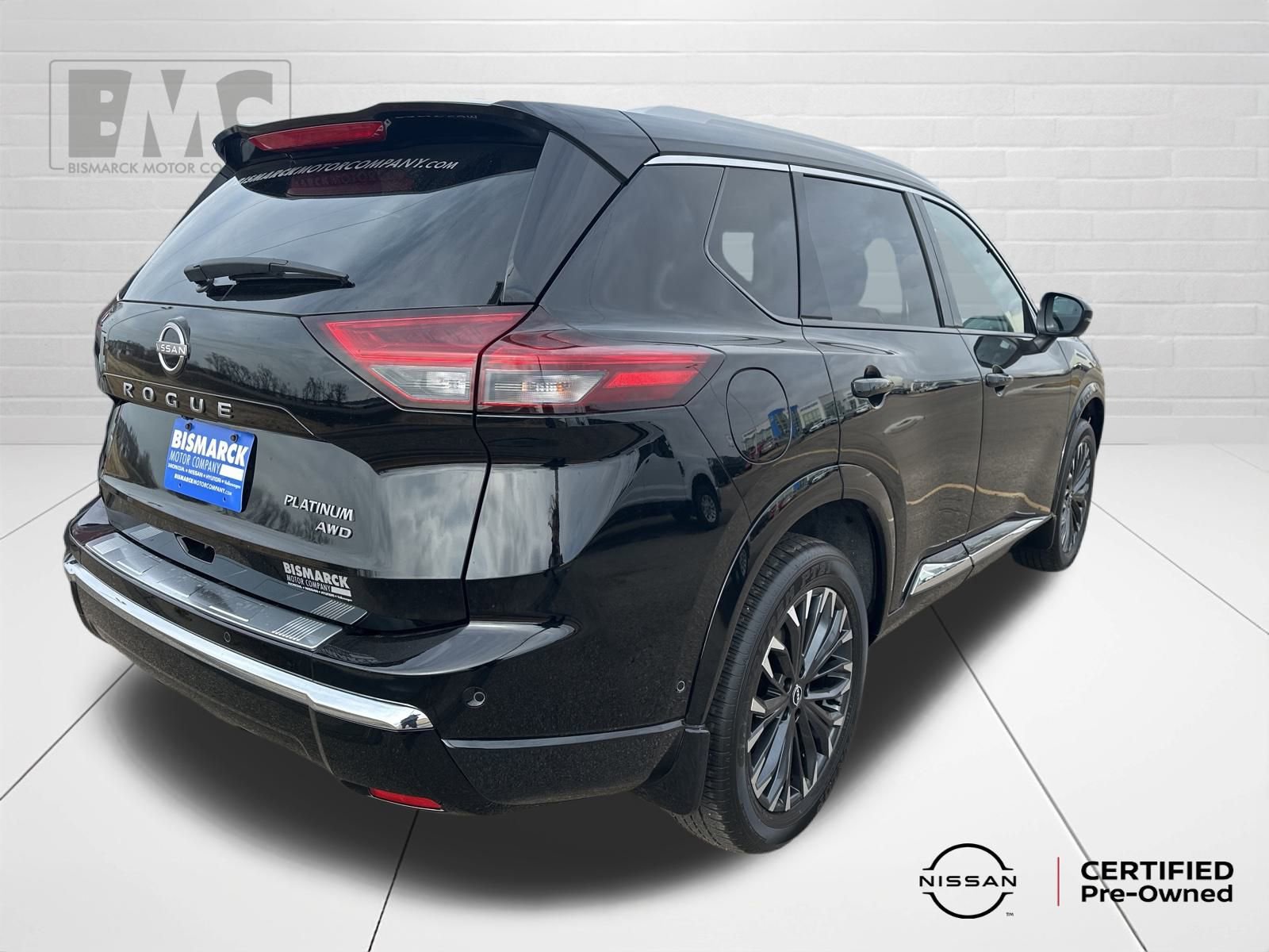 Used 2024 Nissan Rogue Platinum image 3