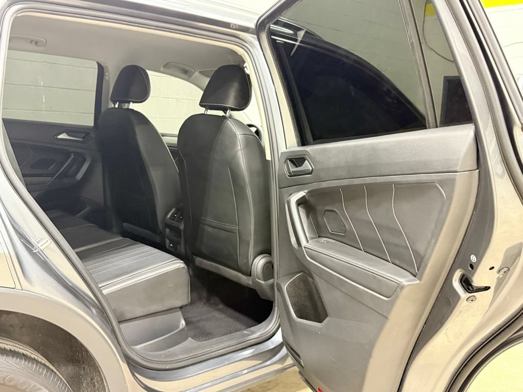 Used 2022 Volkswagen Tiguan SE AWD/4WD image 38