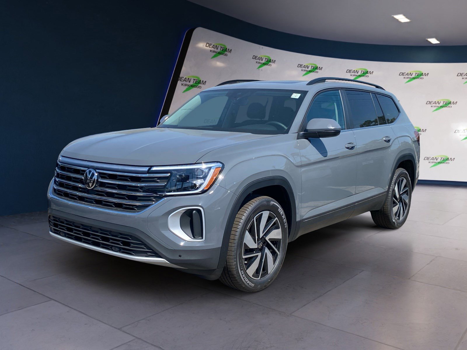 New 2026 Volkswagen Atlas SE image 2