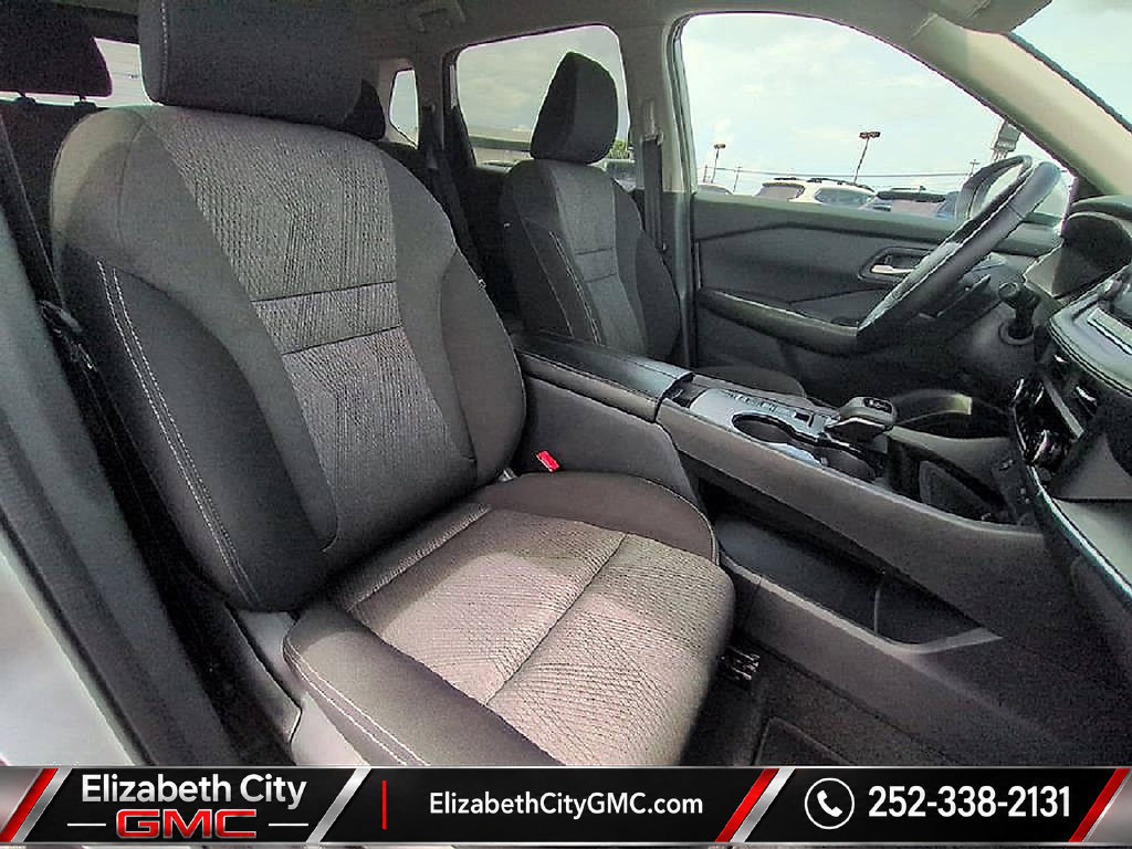 Used 2025 Nissan Rogue SV FWD image 23