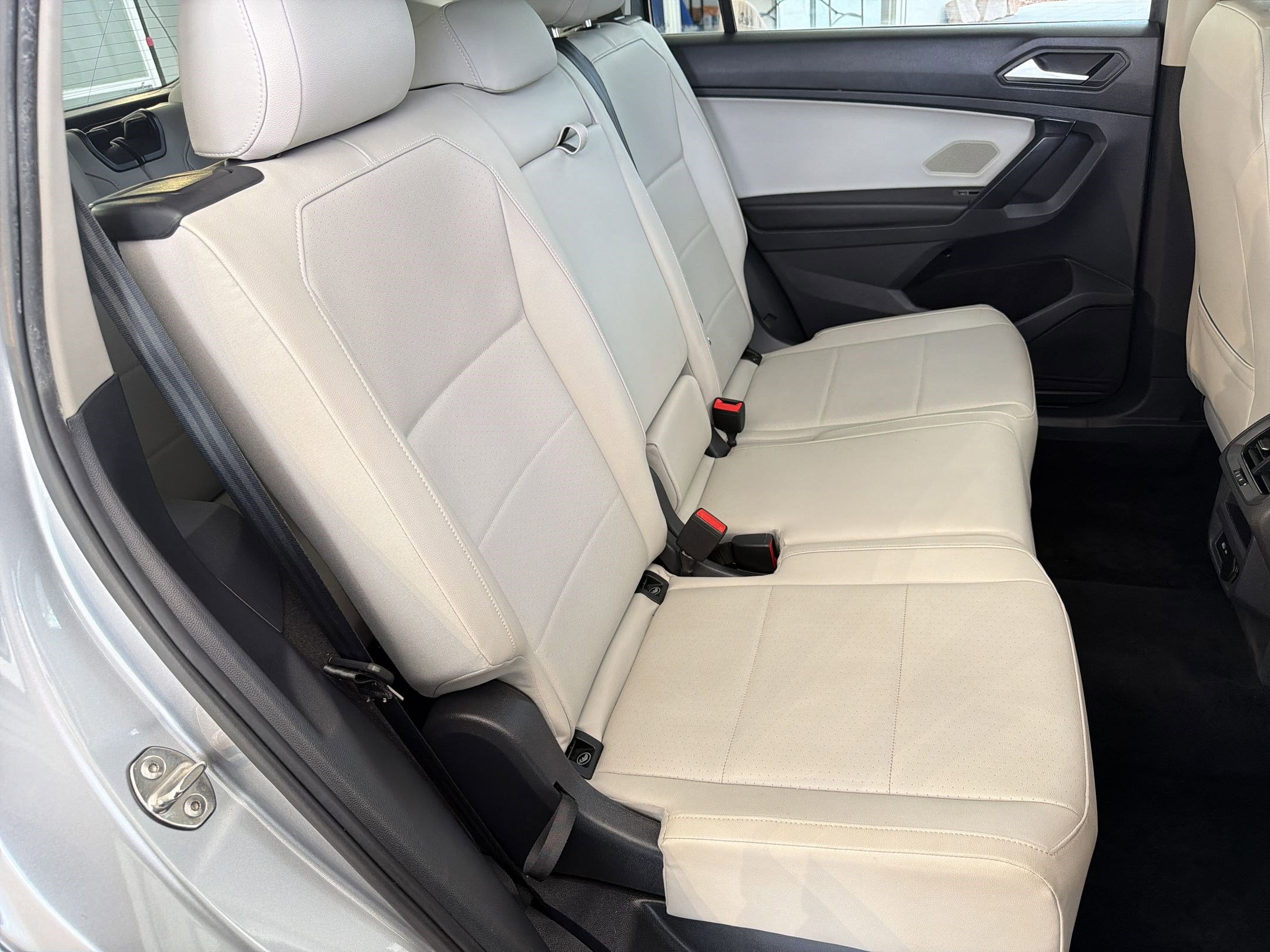 Used 2021 Volkswagen Tiguan SE w/ Panoramic Sunroof Package image 29