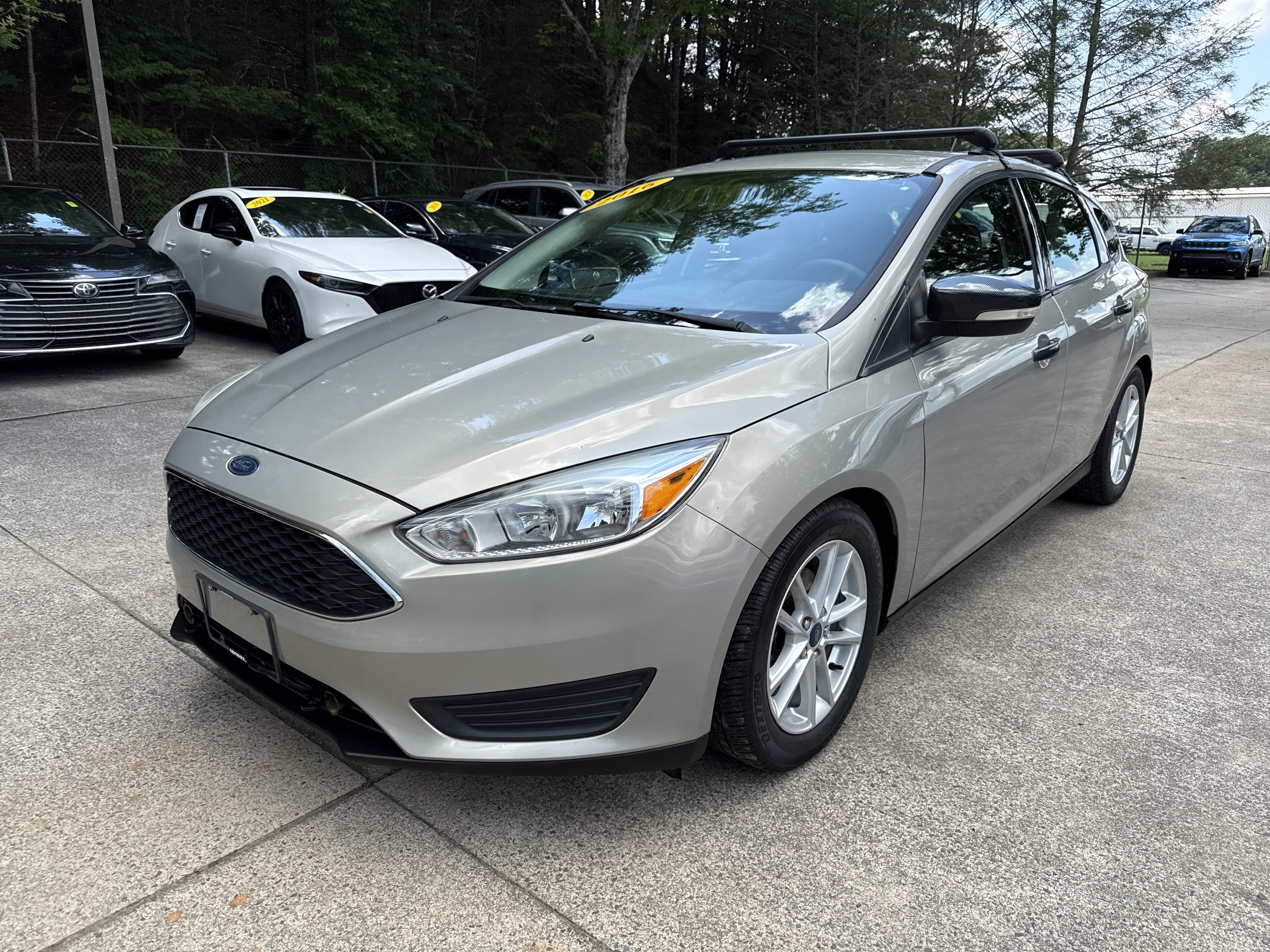 Used 2016 Ford Focus SE w/ SE Power Seat Package FWD image 3