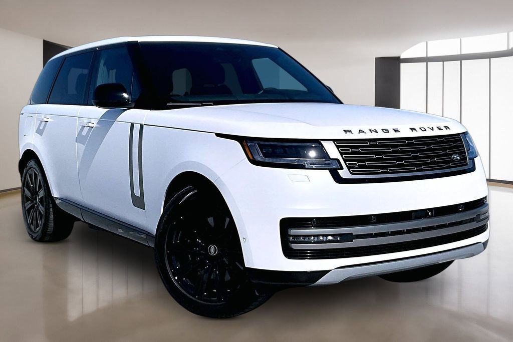 Used 2025 Land Rover Range Rover SE image 3