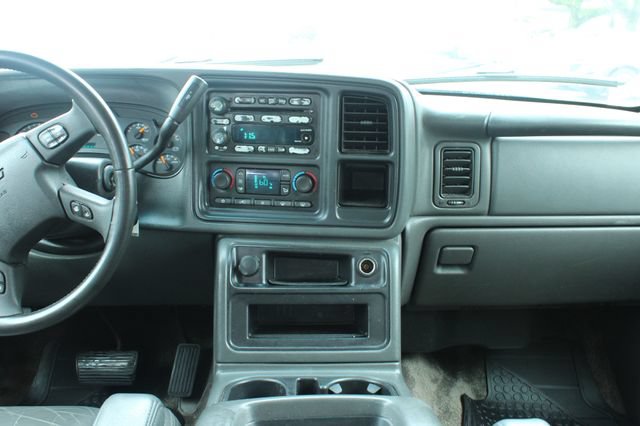 Used 2003 Chevrolet Avalanche 4x4 w/ Suspension Package, Off-Road image 17