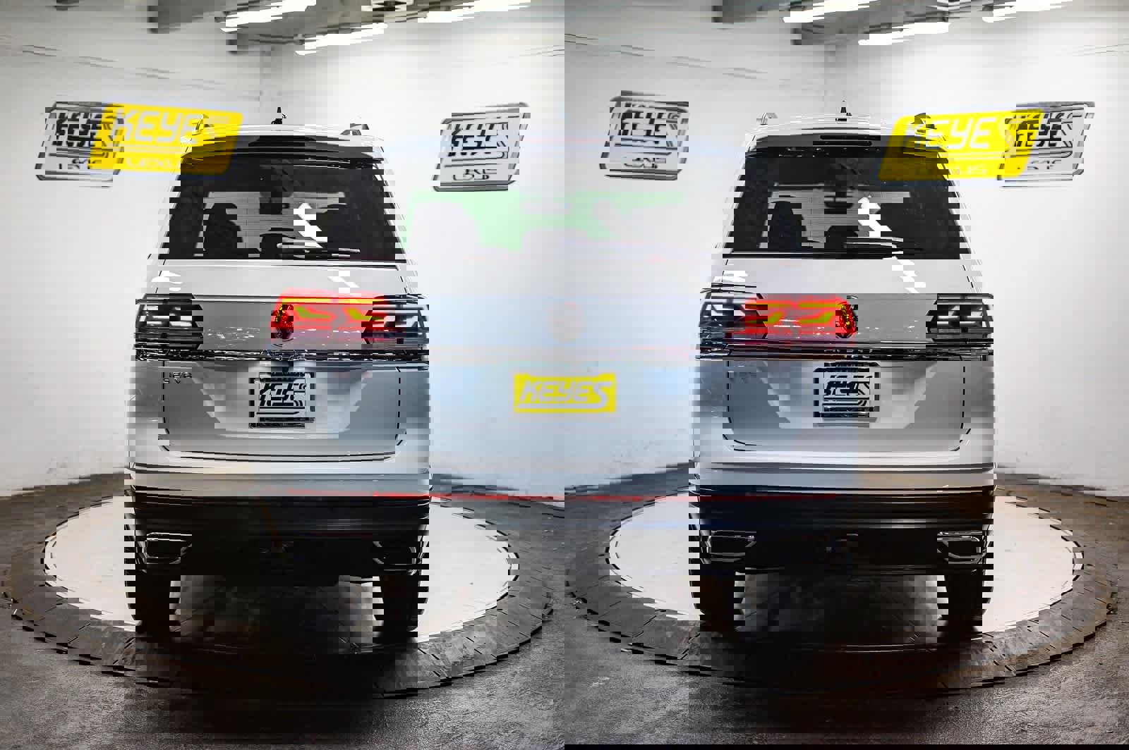 Used 2023 Volkswagen Atlas SE w/ Black Wheel Package image 3