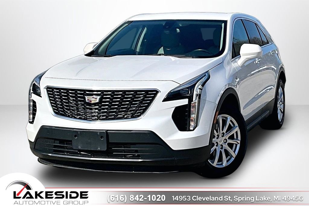 Used 2019 Cadillac XT4 Luxury w/ Trailering Package FWD image 1