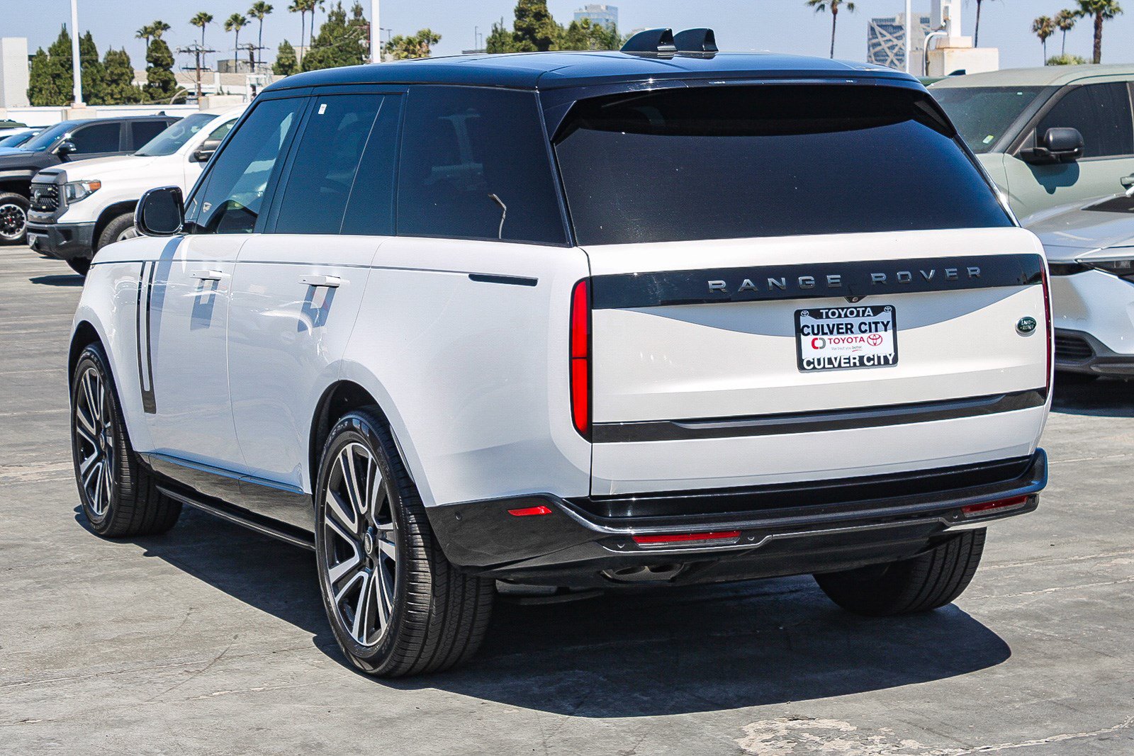 Used 2023 Land Rover Range Rover SE AWD/4WD image 7