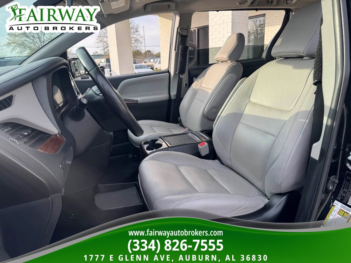 Used 2020 Toyota Sienna Limited Premium w/ Carpet Mat Package AWD/4WD image 10