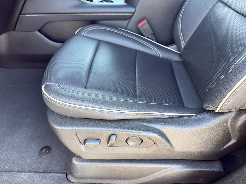 Used 2024 GMC Yukon XL SLT image 13