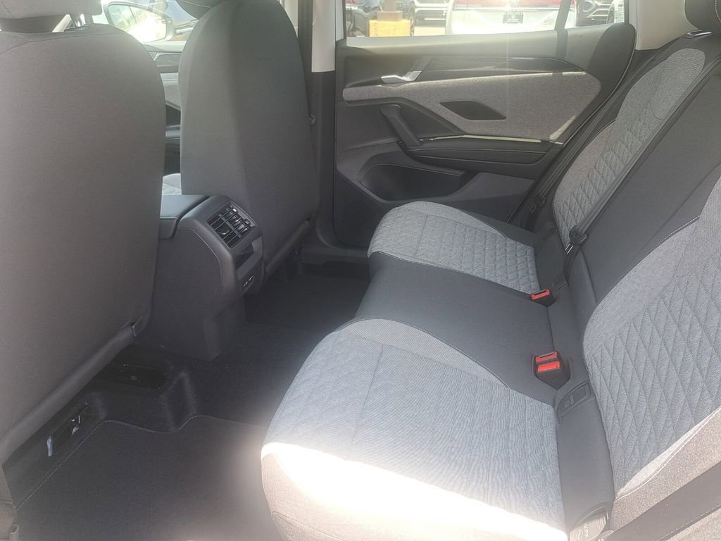 Used 2025 Volkswagen Tiguan S image 21