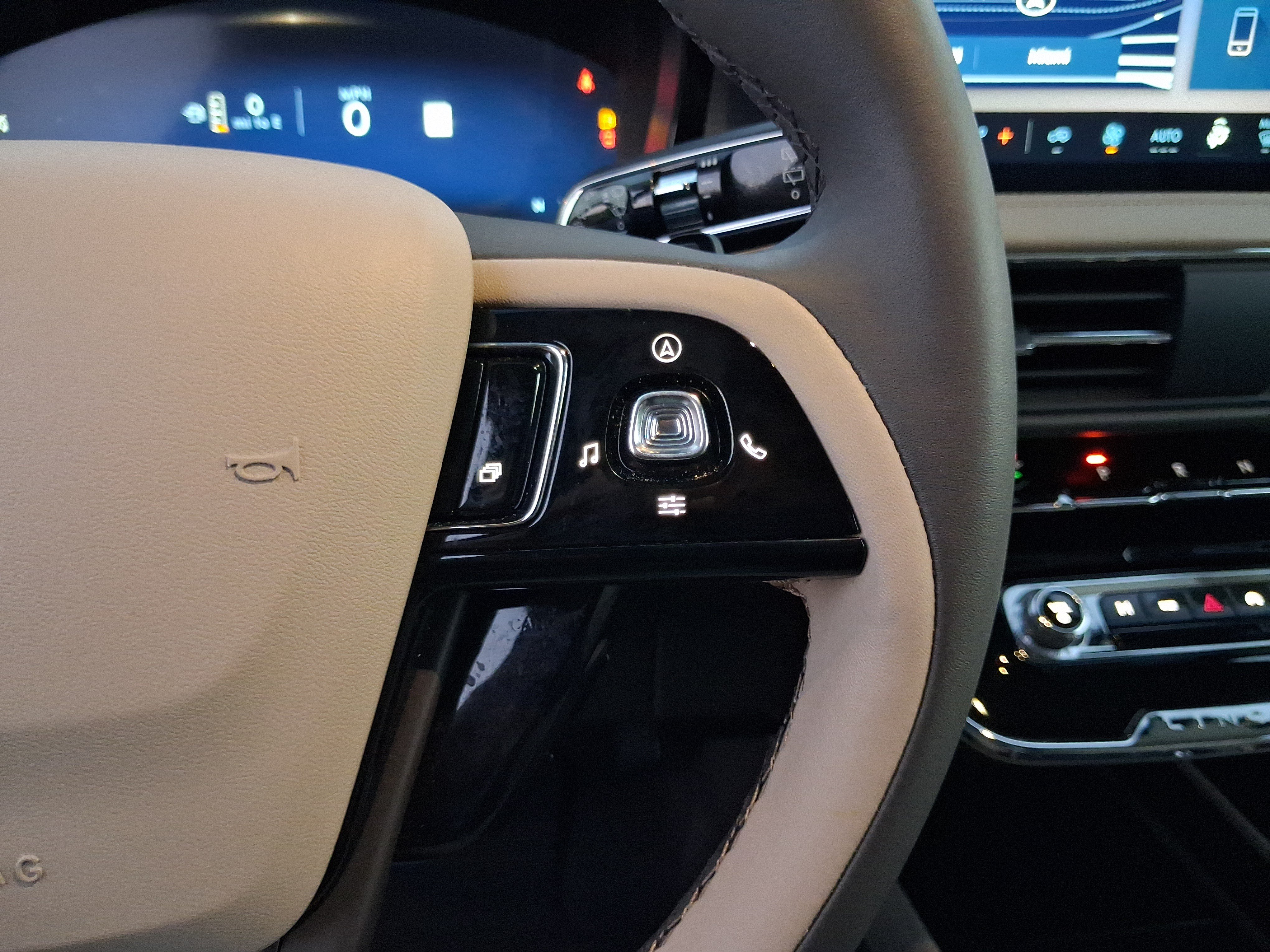 Certified 2024 Lincoln Corsair FWD image 17