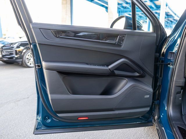 New 2026 Porsche Cayenne GTS image 36