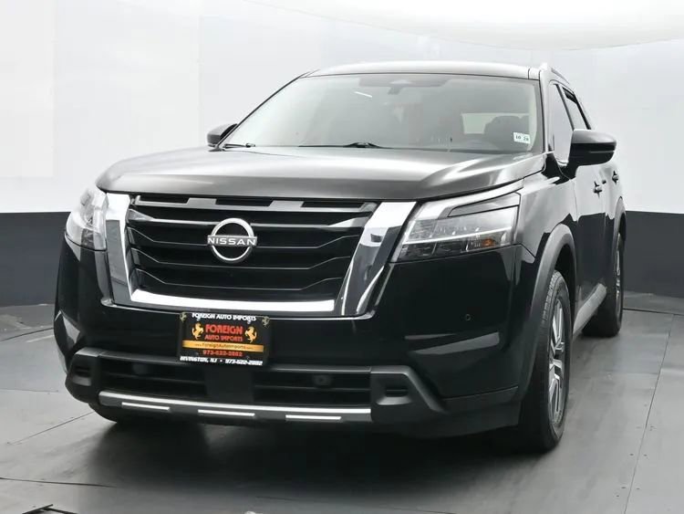 Used 2023 Nissan Pathfinder SL