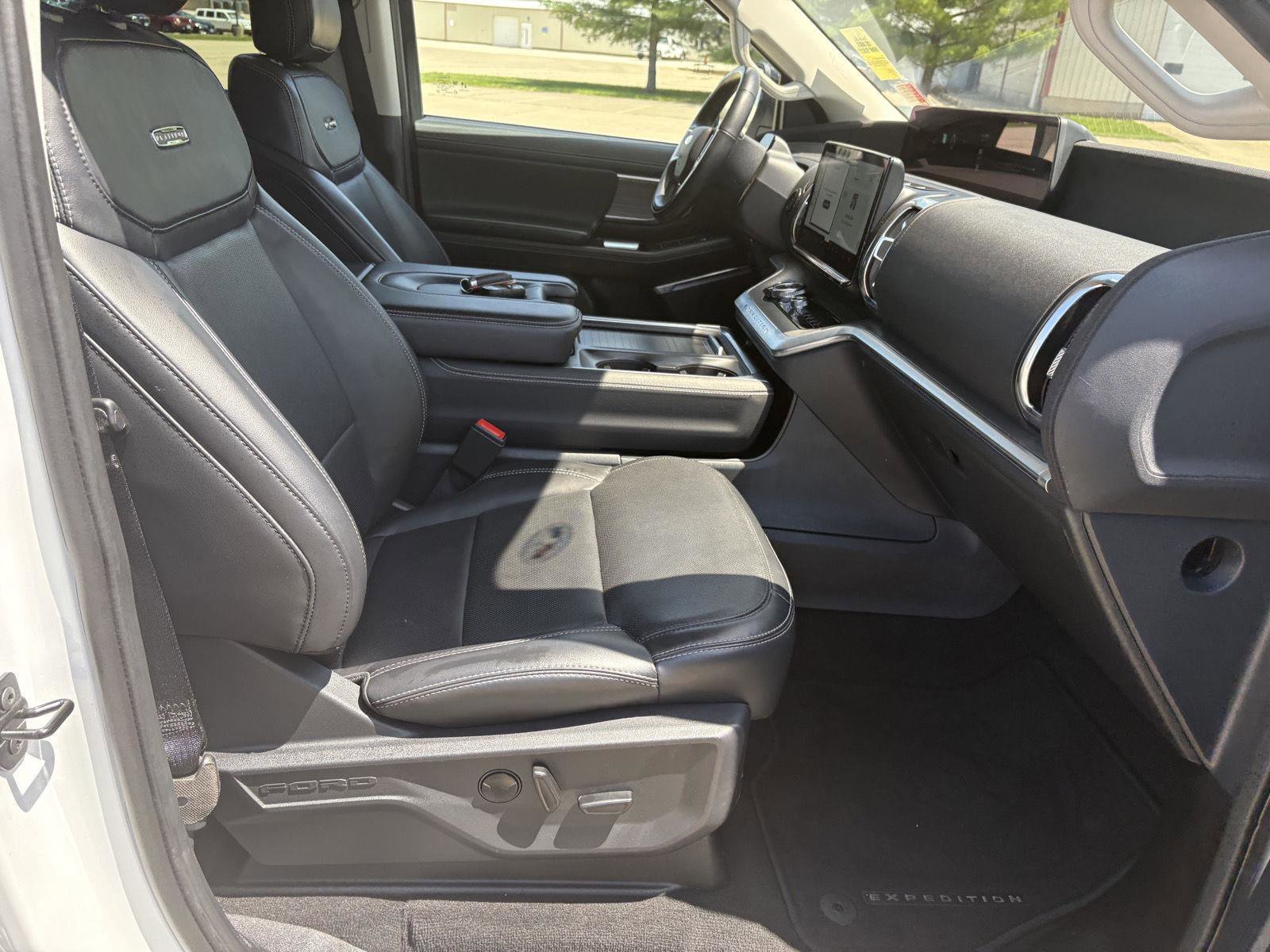 Used 2025 Ford Expedition Platinum AWD/4WD image 19