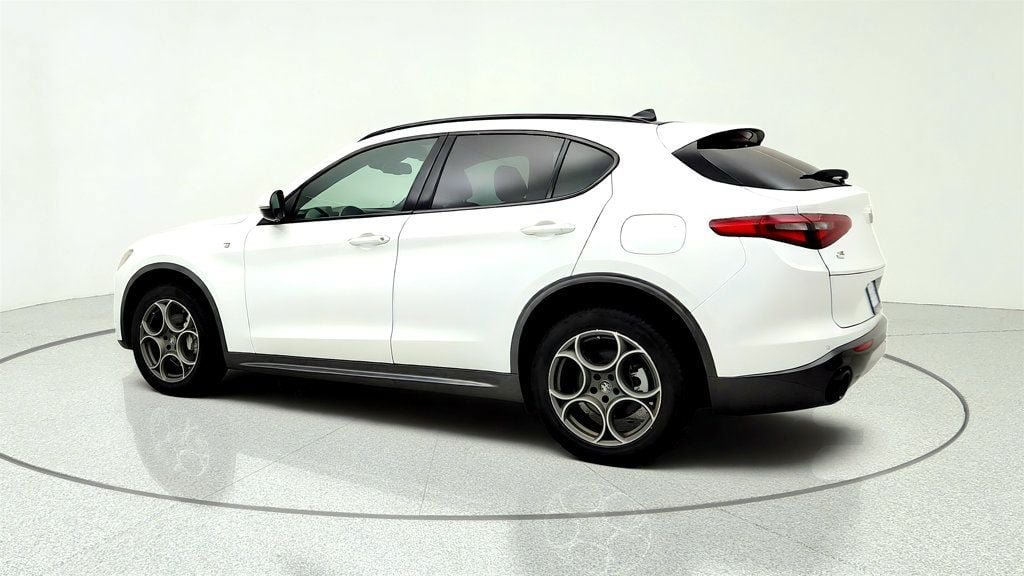 Used 2023 Alfa Romeo Stelvio Ti AWD/4WD image 7