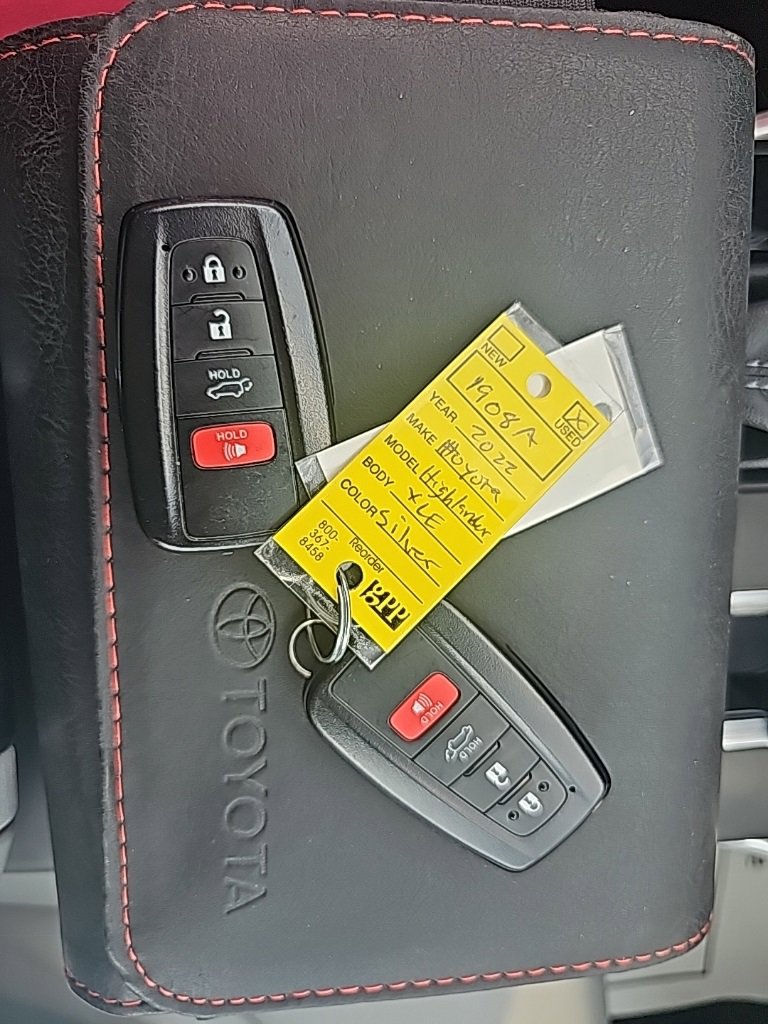 Used 2022 Toyota Highlander XLE image 26