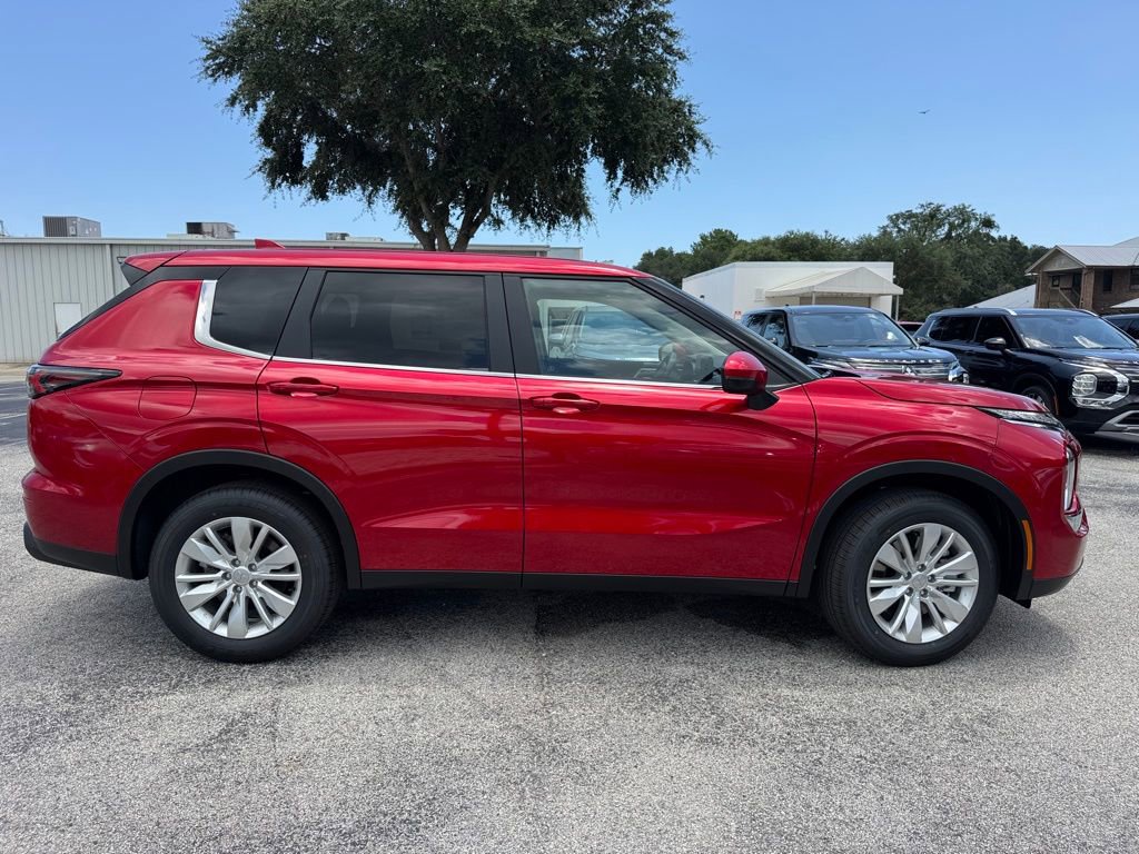 New 2025 Mitsubishi Outlander ES image 9