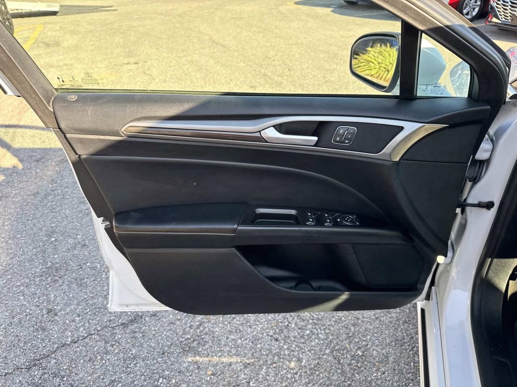 Used 2020 Ford Fusion SEL FWD image 20