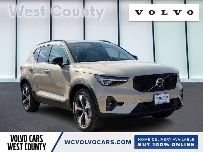New 2026 Volvo XC40 B4 Plus w/ Climate Package